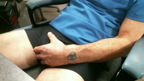 Snapshot of sweetdong chatting on February 19, 12:55 pm Stick around its a grower online show from February 19, 12:55 pm