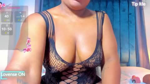 Snapshot of sweetebony_69 chatting on May 12, 11:51 am Mia online show from May 12, 11:51 am
