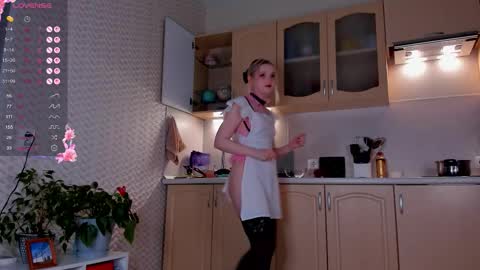 Snapshot of sweeterose chatting on November 12, 5:46 pm sweeteRose online show from November 12, 5:46 pm