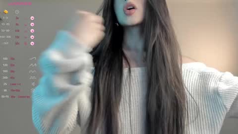 Snapshot of sweetest_bella chatting on January 9, 8:33 pm Bella online show from January 9, 8:33 pm