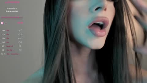 Snapshot of sweetest_bella chatting on January 15, 9:20 pm Bella online show from January 15, 9:20 pm