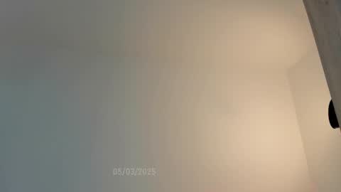 Snapshot of sweetest_bella chatting on March 5, 9:59 pm Bella online show from March 5, 9:59 pm