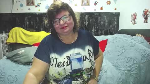 Snapshot of sweetestmilf4you chatting on February 5, 4:11 pm sweetestmilf4you online show from February 5, 4:11 pm