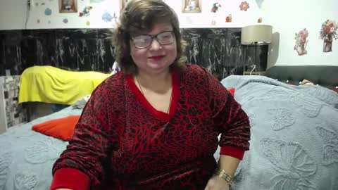 Snapshot of sweetestmilf4you chatting on February 9, 10:52 am sweetestmilf4you online show from February 9, 10:52 am