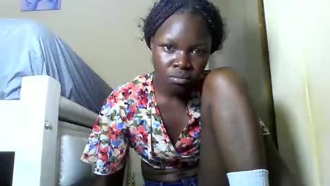 Snapshot of sweetgal2025 chatting on April 4, 9:56 pm EUNICE online show from April 4, 9:56 pm