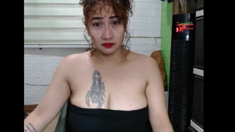 Snapshot of sweetgemini23 chatting on November 24, 3:23 pm Jean online show from November 24, 3:23 pm