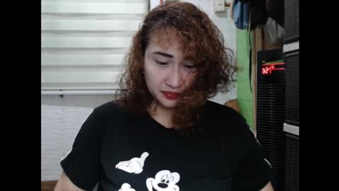 Snapshot of sweetgemini23 chatting on November 28, 2:53 pm Jean online show from November 28, 2:53 pm