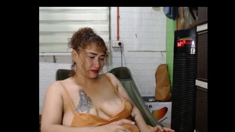 Snapshot of sweetgemini23 chatting on December 4, 4:05 pm Jean online show from December 4, 4:05 pm