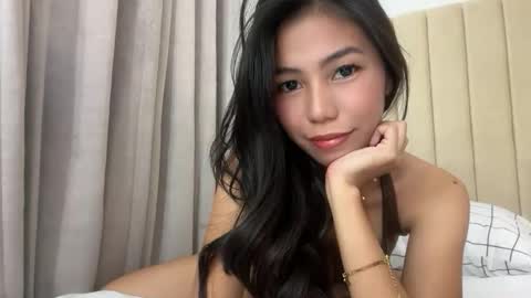 Snapshot of sweetgirl_ella chatting on November 29, 6:27 am Ella online show from November 29, 6:27 am