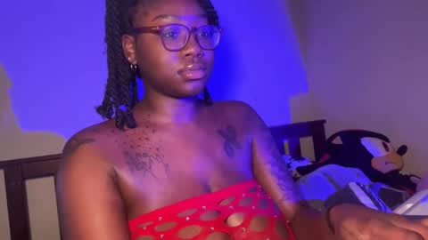 sweetgirllei online show from February 3, 11:36 pm