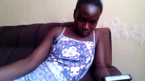 Snapshot of sweetgurl05 chatting on July 16, 9:48 am sweetgurl05 online show from July 16, 9:48 am