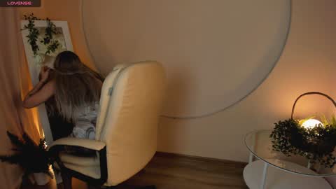 Kira online show from December 4, 2:59 pm