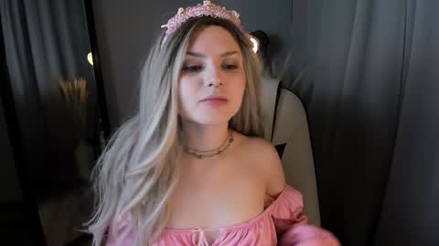 Kira online show from December 8, 3:13 pm