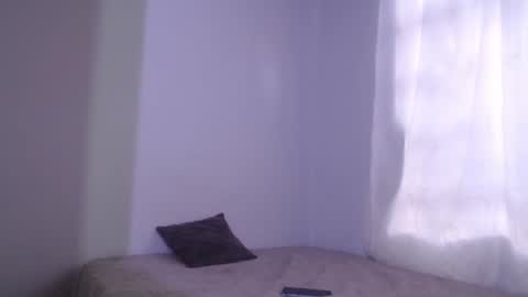 Snapshot of sweethoney22_ chatting on August 8, 10:45 pm Sabrina y Eliot online show from August 8, 10:45 pm