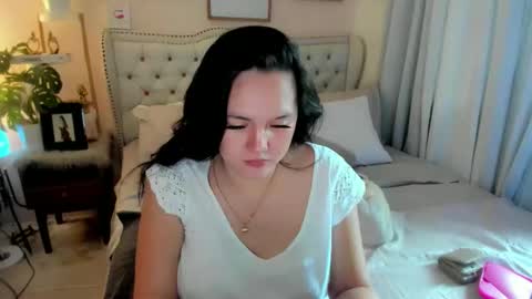 Layla online show from March 5, 5:14 am