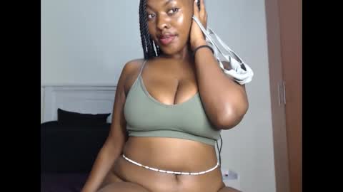 Snapshot of sweetice_01 chatting on January 13, 3:12 am euny online show from January 13, 3:12 am