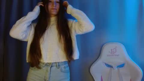 Snapshot of sweetie_lover chatting on December 17, 8:59 pm Annie online show from December 17, 8:59 pm