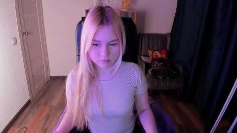 Mia online show from February 19, 3:19 pm