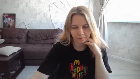 SweetieeFox online show from September 23, 6:27 am