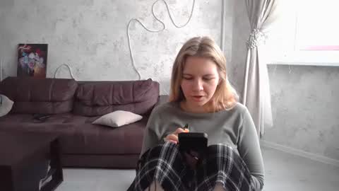 SweetieeFox online show from September 25, 6:39 am