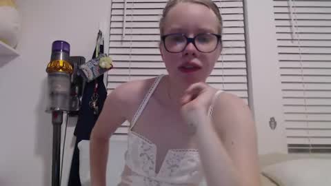 Sweetiek1tty online show from September 12, 12:11 am