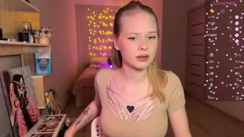 sweetie Lisa3 online show from December 17, 3:29 pm
