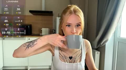 sweetie Lisa3 online show from May 4, 9:05 am