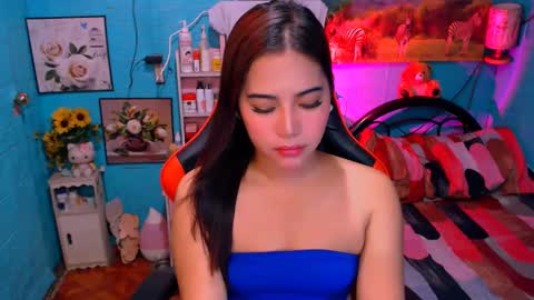 Snapshot of sweetienicole chatting on December 12, 8:10 pm Nicole online show from December 12, 8:10 pm