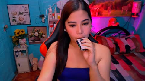Snapshot of sweetienicole chatting on December 13, 3:49 am Nicole online show from December 13, 3:49 am