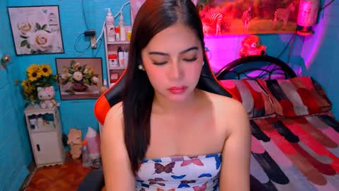 Snapshot of sweetienicole chatting on December 17, 9:07 am Nicole online show from December 17, 9:07 am