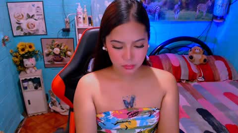 Snapshot of sweetienicole chatting on January 29, 1:27 am Nicole online show from January 29, 1:27 am