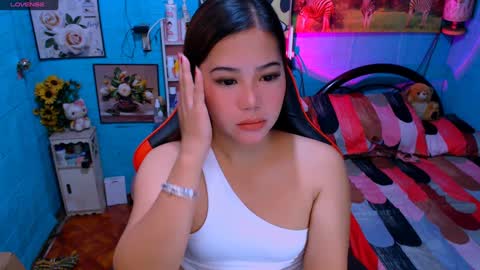Snapshot of sweetienicole chatting on February 25, 4:00 pm Nicole online show from February 25, 4:00 pm