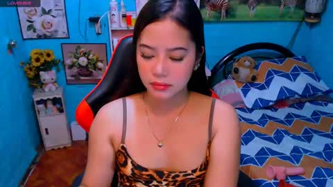 Snapshot of sweetienicole chatting on March 7, 6:00 pm Nicole online show from March 7, 6:00 pm