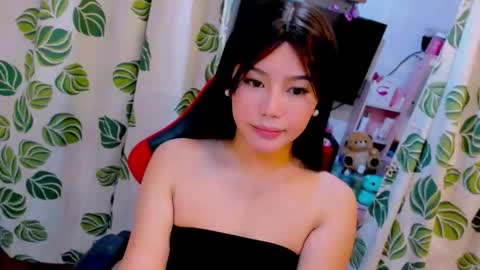 Nicole online show from May 12, 11:35 pm