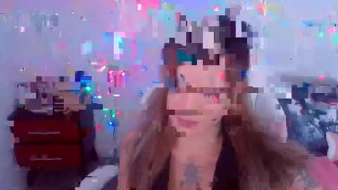 Snapshot of sweetkatik chatting on December 15, 3:31 pm karen online show from December 15, 3:31 pm