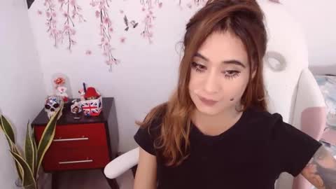 Snapshot of sweetkatik chatting on October 25, 5:19 pm karen online show from October 25, 5:19 pm