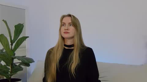 SweetKira1 online show from October 11, 2:04 pm