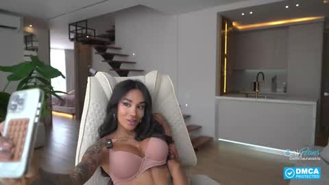 Snapshot of sweetlaurasaenz chatting on September 14, 3:11 pm Laura Saenz Geminis online show from September 14, 3:11 pm