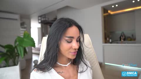 Snapshot of sweetlaurasaenz chatting on October 5, 3:32 pm Laura Saenz Geminis online show from October 5, 3:32 pm
