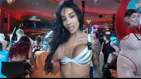 Laura Saenz  Geminis online show from January 17, 12:04 am