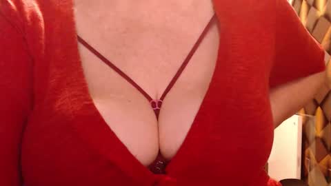 Snapshot of sweetli_angel chatting on October 12, 1:26 am sweetli_angel online show from October 12, 1:26 am