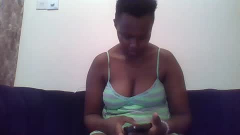 Snapshot of sweetlilly17 chatting on January 27, 7:56 am sweetlilly17 online show from January 27, 7:56 am