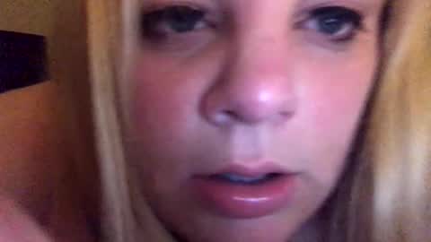 Snapshot of sweetlisa92 chatting on December 22, 1:01 am Lisa online show from December 22, 1:01 am