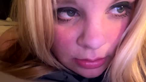Snapshot of sweetlisa92 chatting on January 7, 12:13 am Lisa online show from January 7, 12:13 am