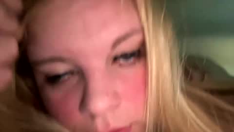 Snapshot of sweetlisa92 chatting on January 22, 1:32 pm Lisa online show from January 22, 1:32 pm