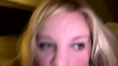 Snapshot of sweetlisa92 chatting on October 20, 3:56 pm Lisa online show from October 20, 3:56 pm