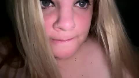 Snapshot of sweetlisa92 chatting on November 8, 1:11 pm Lisa online show from November 8, 1:11 pm