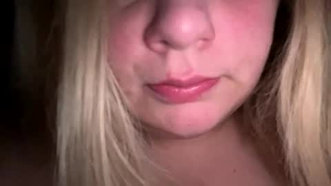 Snapshot of sweetlisa92 chatting on February 13, 9:49 am Lisa online show from February 13, 9:49 am