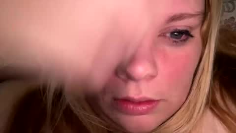 Snapshot of sweetlisa92 chatting on February 18, 2:02 pm Lisa online show from February 18, 2:02 pm