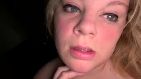 Snapshot of sweetlisa92 chatting on April 5, 4:48 pm Lisa online show from April 5, 4:48 pm